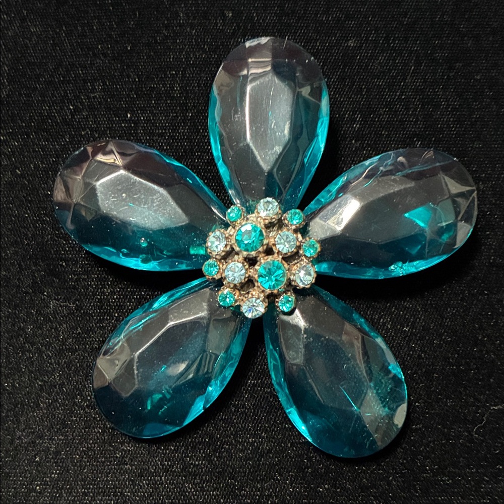 Elegant vintage Blue Floral crystal Brooch